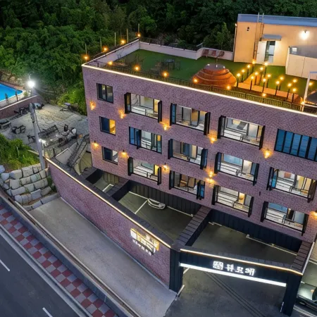 Yeosu Viewforespa Pension Отели рядом с достопримечательностью «Кобуксон»