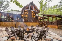 Deer Hollow Lodge: 4 Master Suites, Pool Table, Hot Tub & Fire Pit - 2 stjerner