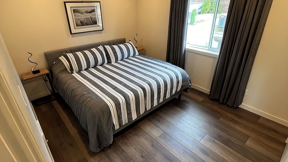 Contemporary One Bedroom Oasis in Downtown Kirkland