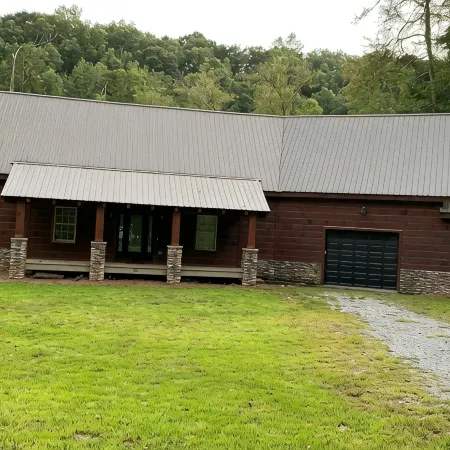 Blue Ridge Cabin within 40 feet of the Toccoa River and Trout Fishing