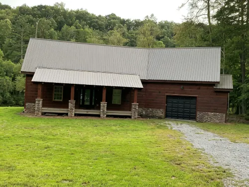 Blue Ridge Cabin within 40 feet of the Toccoa River and Trout Fishing