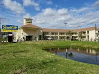 Scottish Inns & Suites Bay City, TX - Pysäköinti