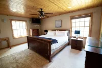 5Br Lakefront Home on Lake Louisa: Sauna, Screen Porch, Patio, Fireplace - chambre d’hôtes