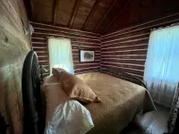 Log cabin, walking distance from Funistrada, LaBecasse, Laker Shakes & Glen Lake - Hytter