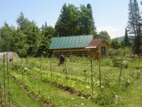 Glamp Richard on Adirondack Flower Farm Hotéis em Johnsburg