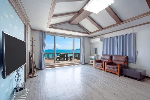 Namhae Padosori Oceanview Pension - 4-نجوم