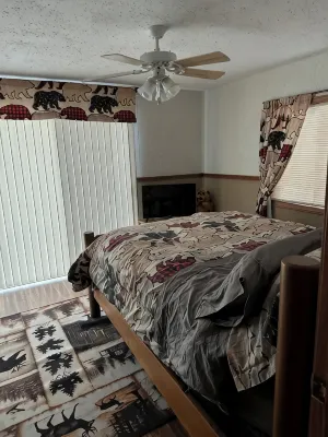 Charming 3-bedroom cabin with WiFi, AC in lovely Upper Turtle Lake.