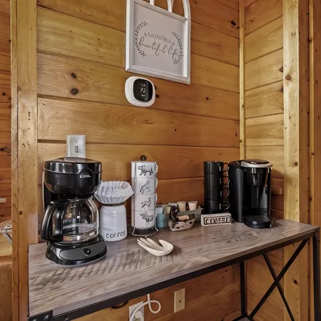 Wow!-Pool-Hot Tub-Cozy Cabin Near Dollywood Centrally Located