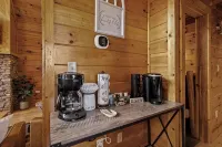 Wow!-Pool-Hot Tub-Cozy Cabin Near Dollywood Centrally Located