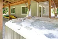 Come and enjoy our Cozy Coastal Cabin