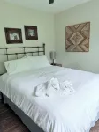 Free EV Charging, Loft, Views, Hot Tub, Pets, Private, 2 Beds, Firepit & Golfing