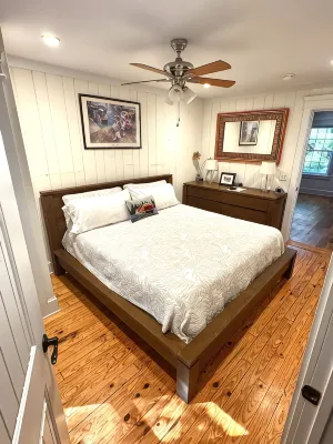 Hot Tub. Dog Friendly. Free Pontoon Boat & Jump Off Boathouse. - 3-Star