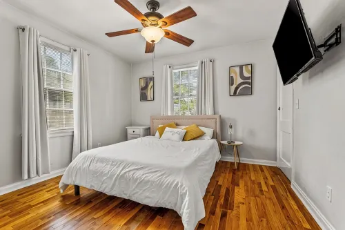 East Hill Oasis  Near Beaches & Downtown - Holiday Apartments