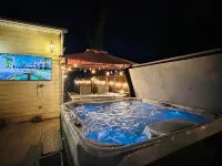 Heated Pool Hot Tub Picklebalmovietheaterpooltable Gamer Golf - جاكوزي