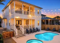 Private Pool + Hot Tub - Golf Cart - Block to Beach - Beach Chair Service - สระว่ายน้ำส่วนตัว