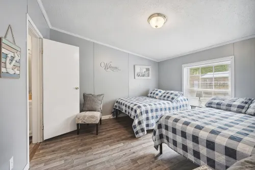 Cozy Cub Cabin 2 Sleeps 10 Full Linens Provided - 2-Star
