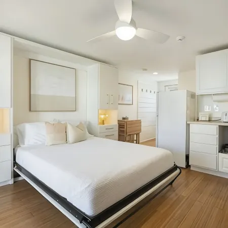 Whale's Tale - Boutique Studio Condo w/Pool 🐳