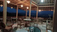 Omah Singo Stay & Resto Yogyakarta - vue sur la montagne