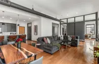 Modern Luxury West Des Moines Condo - Balkon