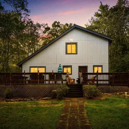 Mountain View Lodge: Bear Creek Lakes - Lake, Pool, Firepit & Pet Friendly