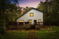Mountain View Lodge: Bear Creek Lakes - Lake, Pool, Firepit & Pet Friendly