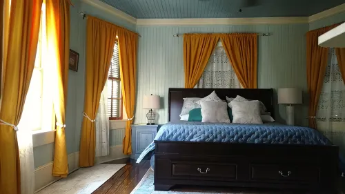 Historic charm and secret gardens. Central location. Bay St. Louis, MS
