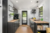 Modern Wine Country Tiny Home with Gas Fire Pit - Country Houses