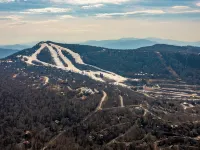 Charming Beech Mountain Chalet – 2BR + Loft - 5 Mins to Ski Slopes & Restaurants ビーチ・マウンテンのホテル