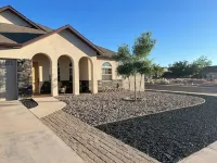 Quiet, Cozy Three Bedroom Two Bath Home, Great Location - Kitchenette