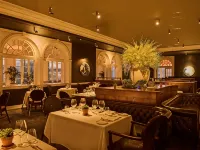 The Historic Cavalier Hotel and Beach Club, Autograph Collection Отели рядом с достопримечательностью «Пляж Сандбридж»