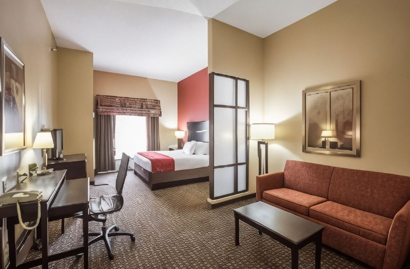 Comfort Suites