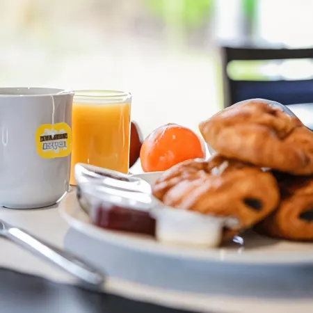 Holiday Inn Express MANCHESTER AIRPORT by IHG