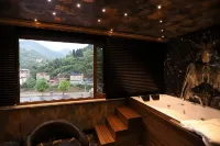 Bayrak Grand Hotel - parkir
