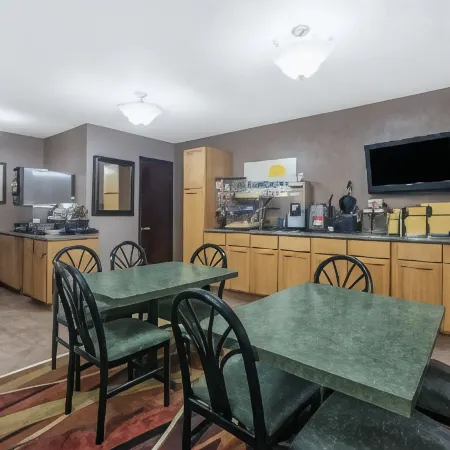 Days Inn by Wyndham Jamestown