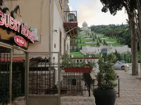 Santa Maria Zimmer Bahai Gardens Hotels near Sculptures Garden