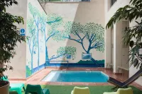 Ten to Go Hostel - С бассейном