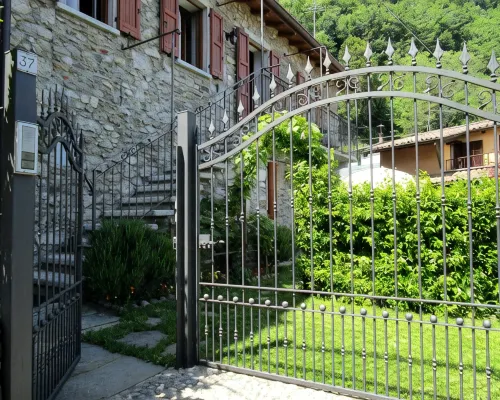 Apartment in an old barn, private garden overlooking the village Hotels in Plesio