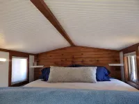 Tiny Cabin-Lakefront Perfect Escape for 1 or 2 Guests; King Size Bed in Loft.
