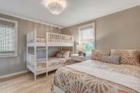 NEW: Oceanfront Luxury Home l Beachfront Deck, Patio l Hot/Cold Outdoor Shower - 4-Star
