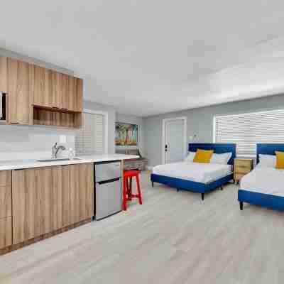 The Shell on Walnut Studio with Bath Hollywood Beach Free Parking Rooms