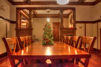 Warm, spacious prairie style home with all the comforts of your home. - Wifi