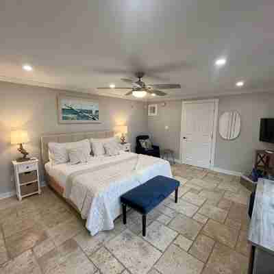 Capt Craig's 2 Bedroom/1 bath  Apartment in Tavernier, Florida Keys Rooms