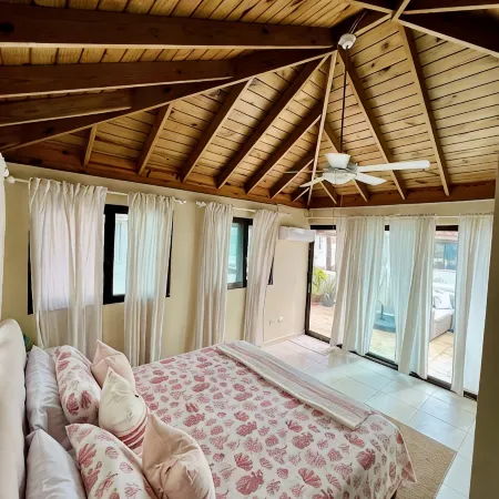 Beach Villa • Steps to Bavaro Beach • Ocean-View Rooftop • 2Br/2BA • Los Corales