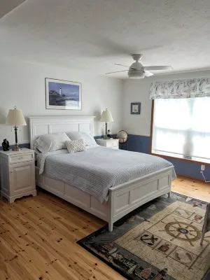 See the best of Michigan's Upper Peninsula in this Family Ready Lake-side Cabin - 3-Star