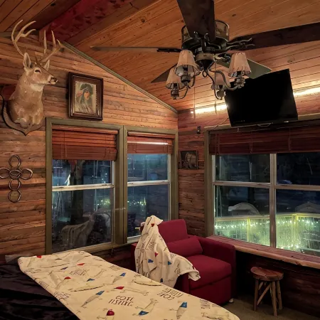 Antler Ridge Cabin One Hôtels à : Comte de Pike