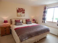 Beautiful spacious, split-level house near Fowey, heated swimming pool, hot tub - Wifi