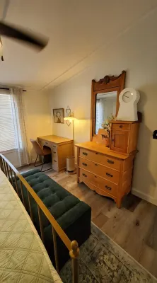 Wildlife Haven King Bed! Free snacks, near Austin!