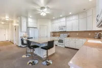Springville Welcome Home: spacious 5-bedroom house in delightful Springville - Wi-Fi