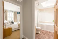 Malvern Wells Apartment with Lovely Balcony Views - 4-Star
