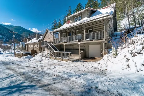 The Where We Roam Log Cabin - Walk to Town with Mountain Views! - Mountain view